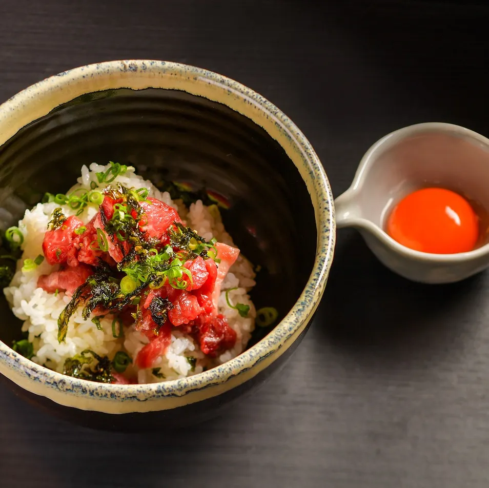 馬刺しのユッケ丼