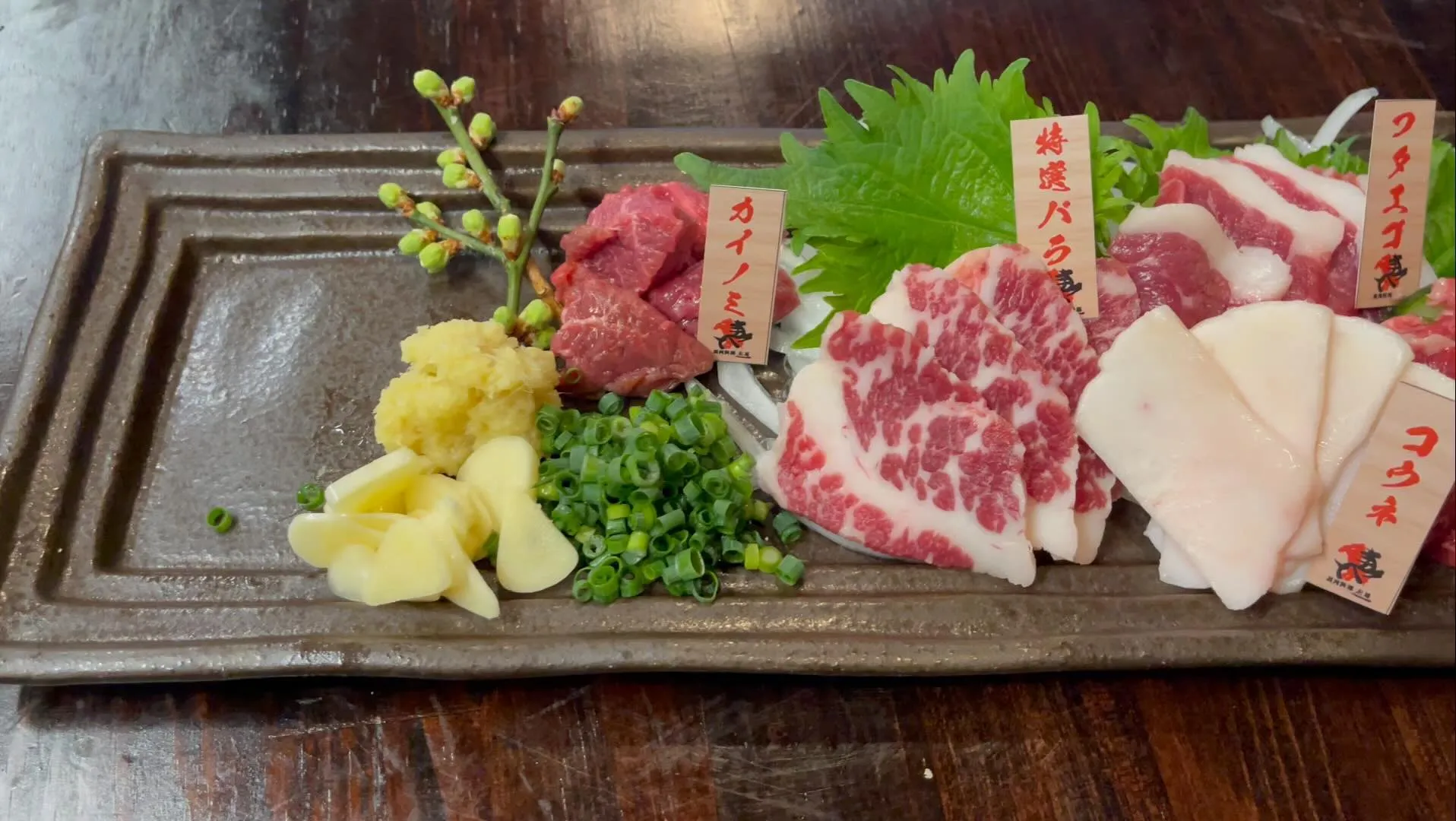 本日も鮮度抜群の良い馬肉を取り揃えております🥩